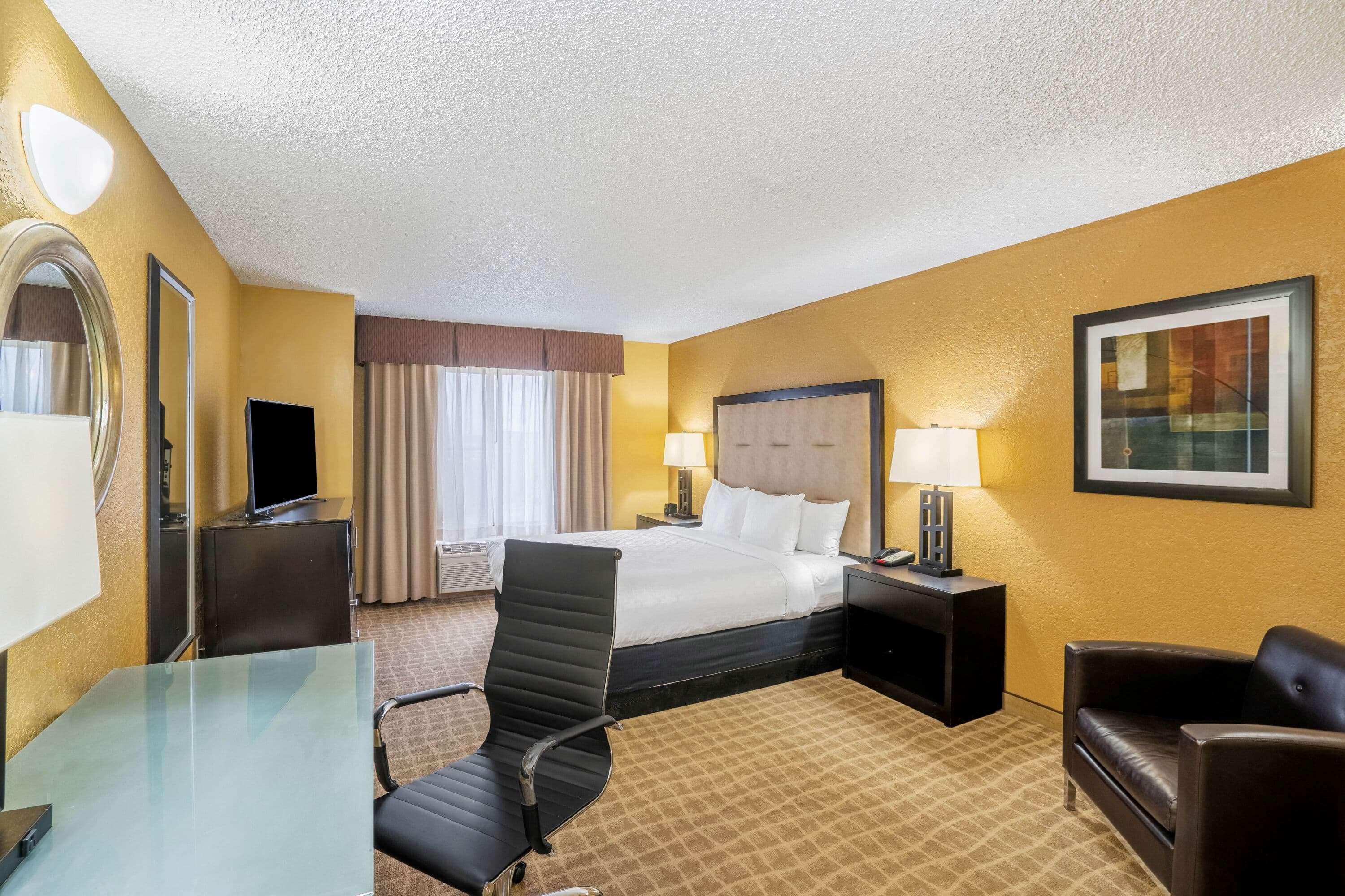 La Quinta By Wyndham Hot Springs Hotel Екстериор снимка