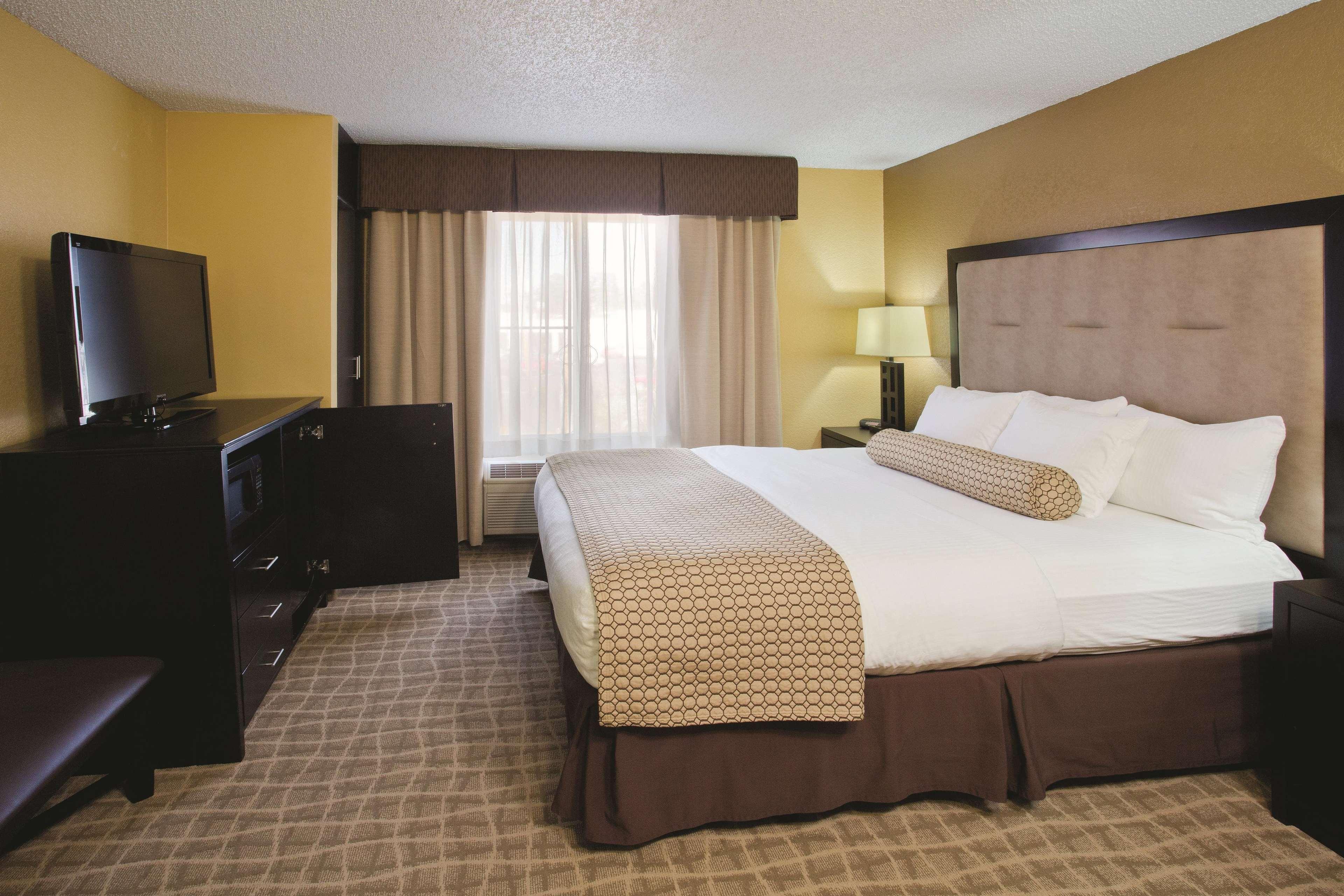 La Quinta By Wyndham Hot Springs Hotel Екстериор снимка