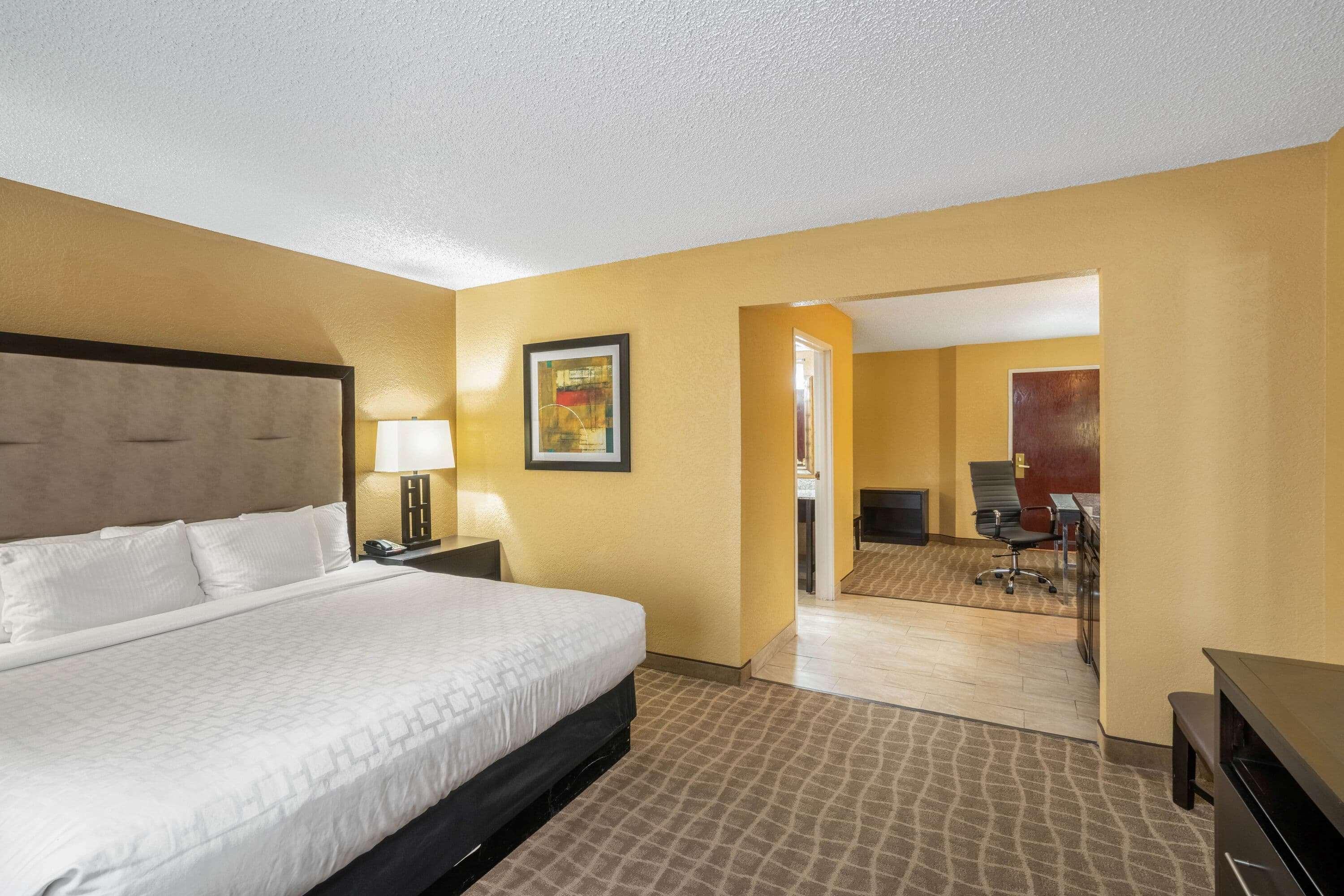 La Quinta By Wyndham Hot Springs Hotel Екстериор снимка