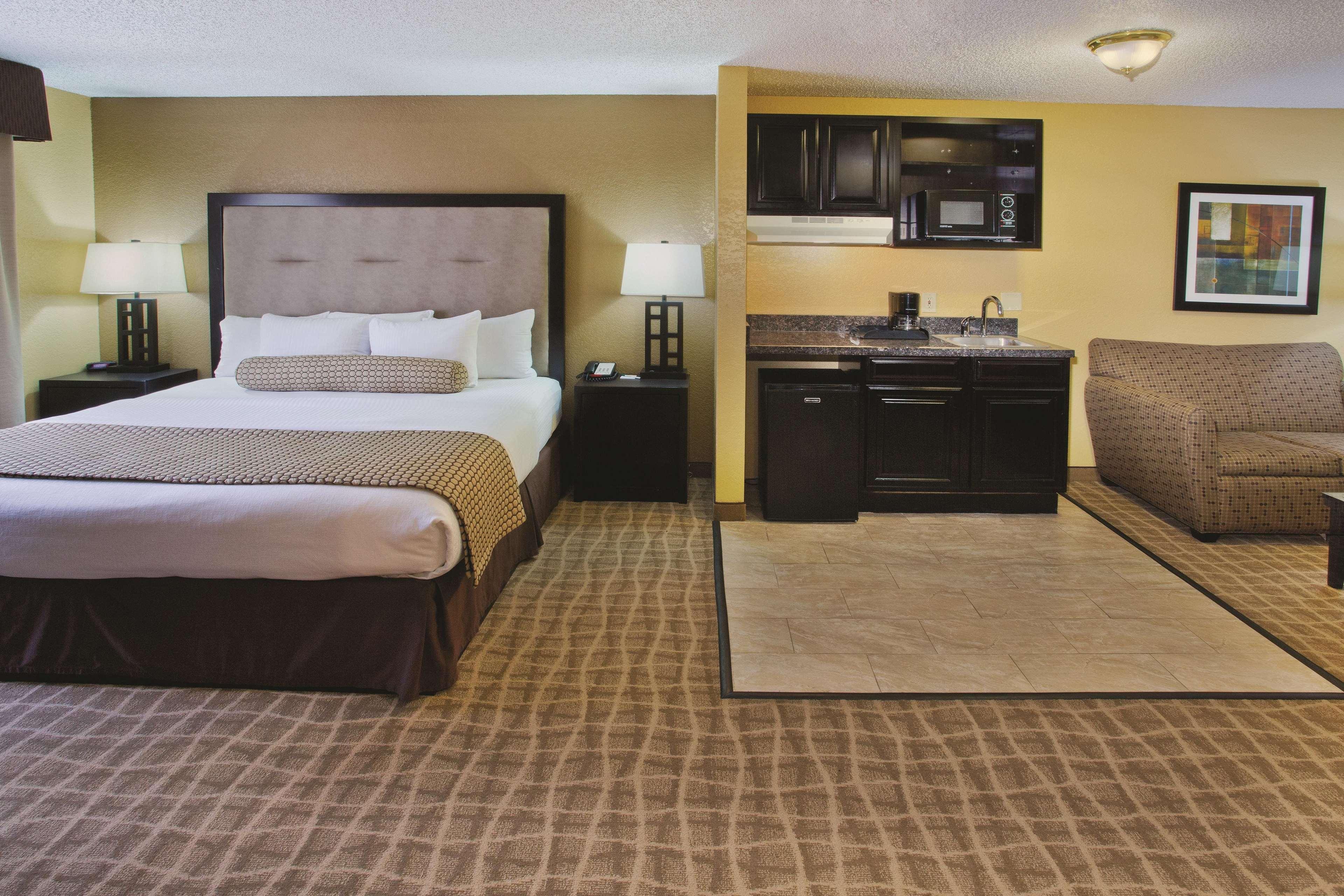 La Quinta By Wyndham Hot Springs Hotel Екстериор снимка