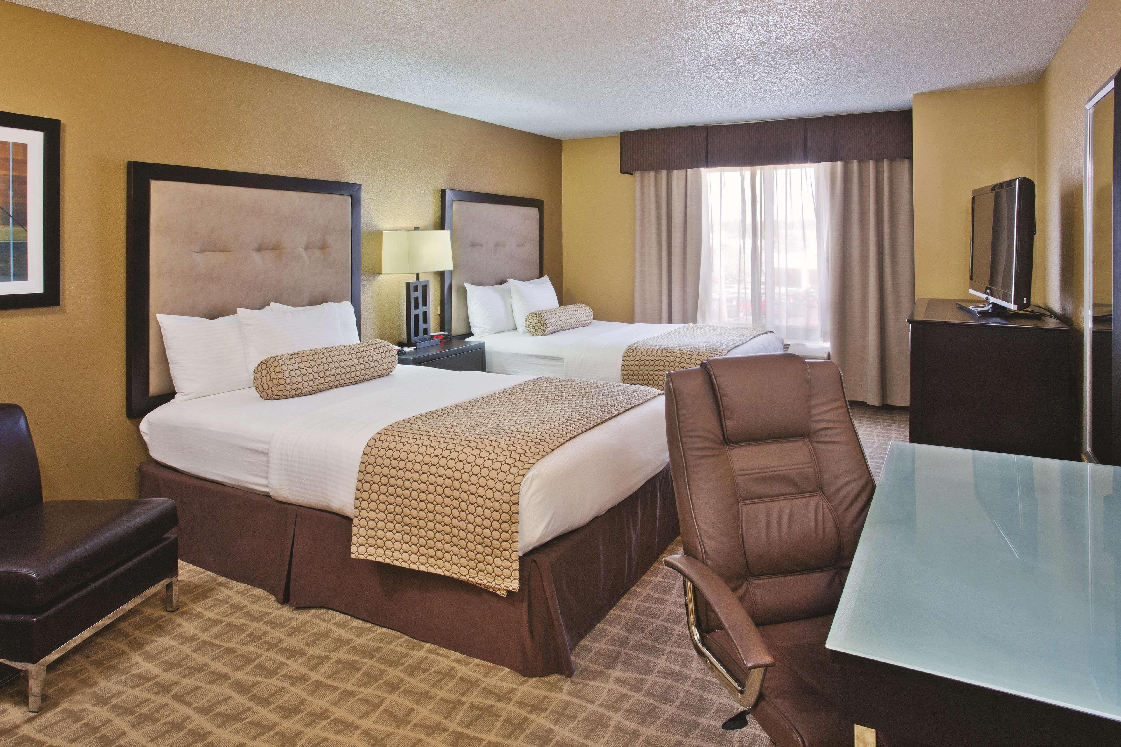 La Quinta By Wyndham Hot Springs Hotel Екстериор снимка