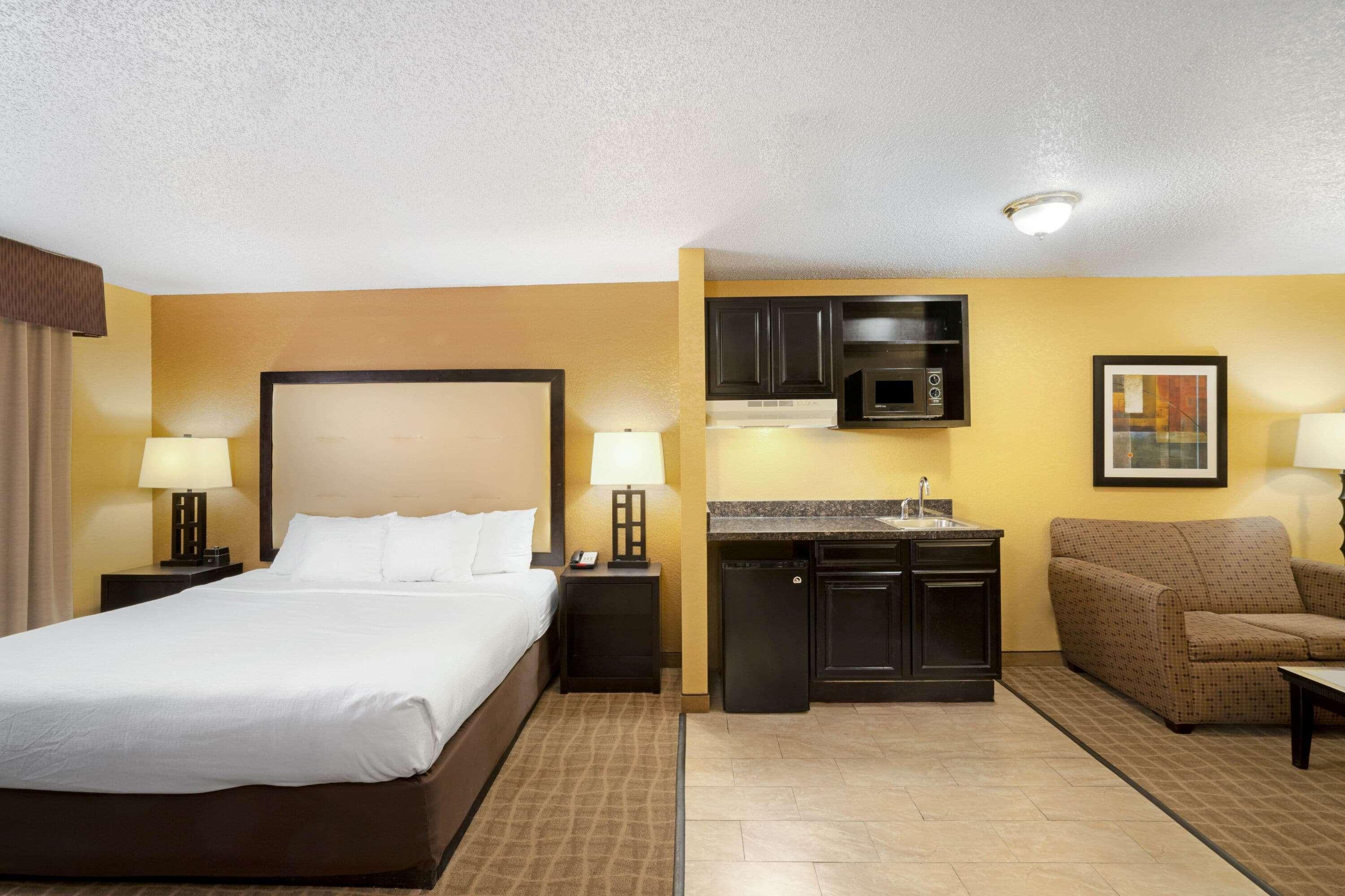 La Quinta By Wyndham Hot Springs Hotel Екстериор снимка