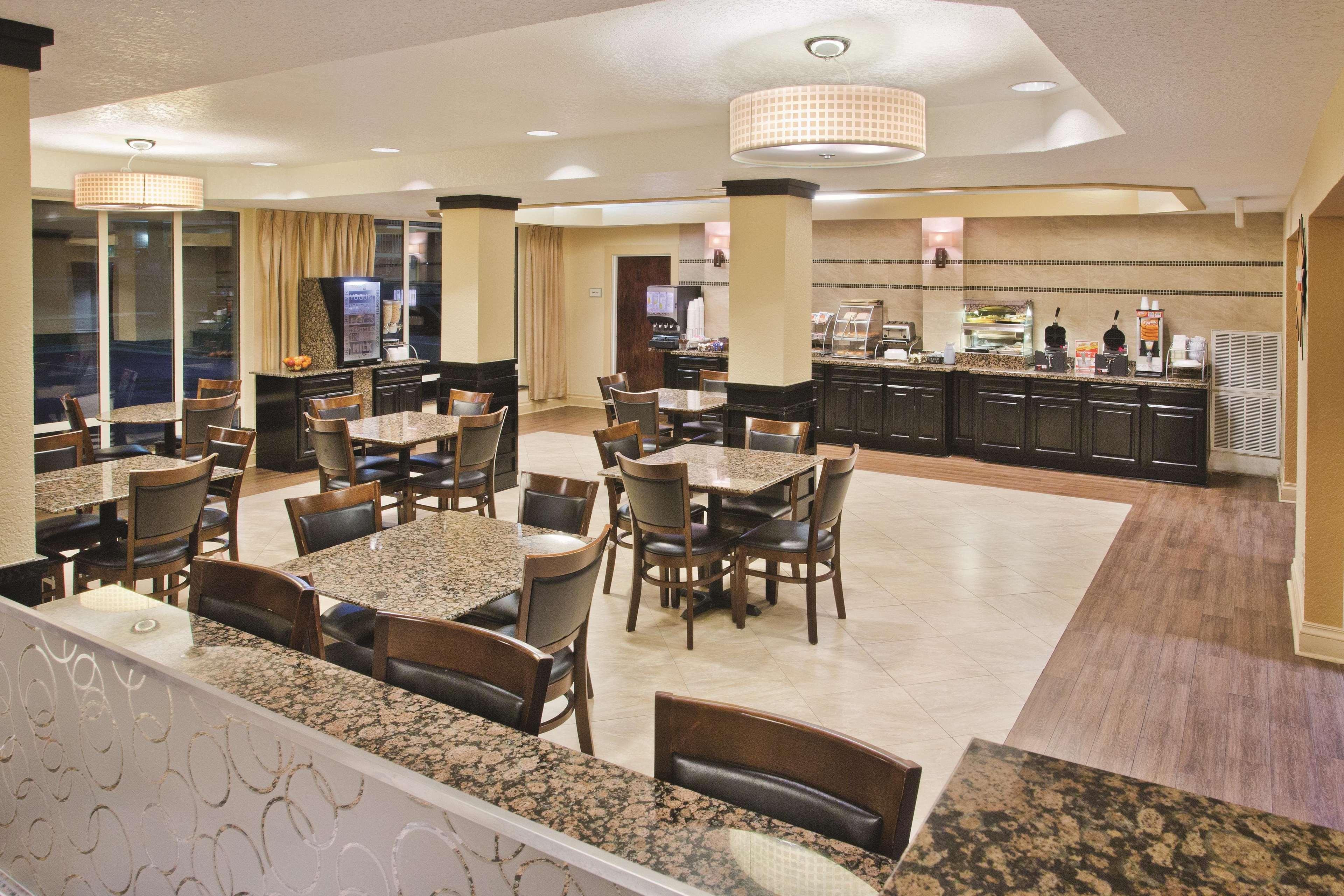 La Quinta By Wyndham Hot Springs Hotel Екстериор снимка