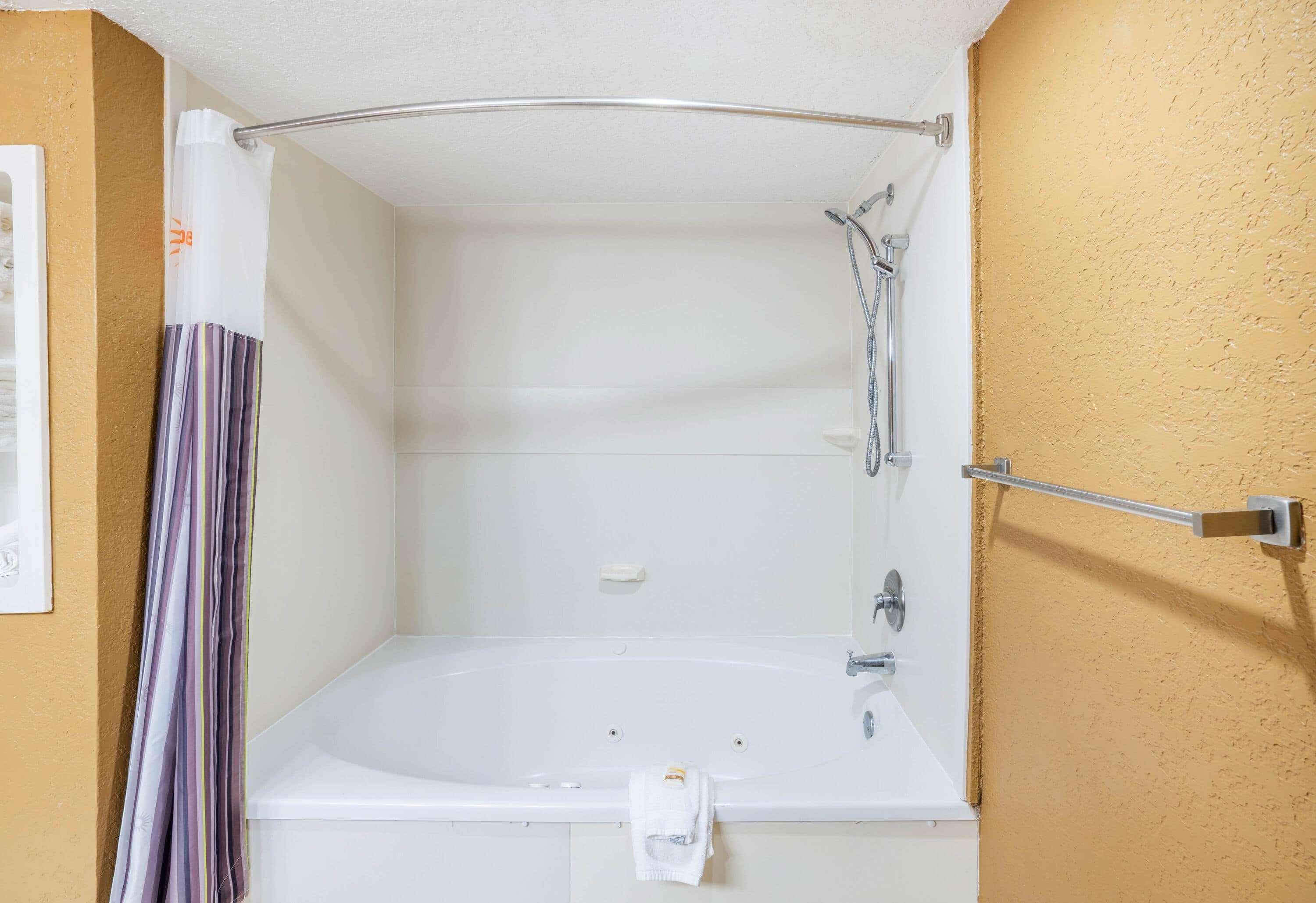 La Quinta By Wyndham Hot Springs Hotel Екстериор снимка
