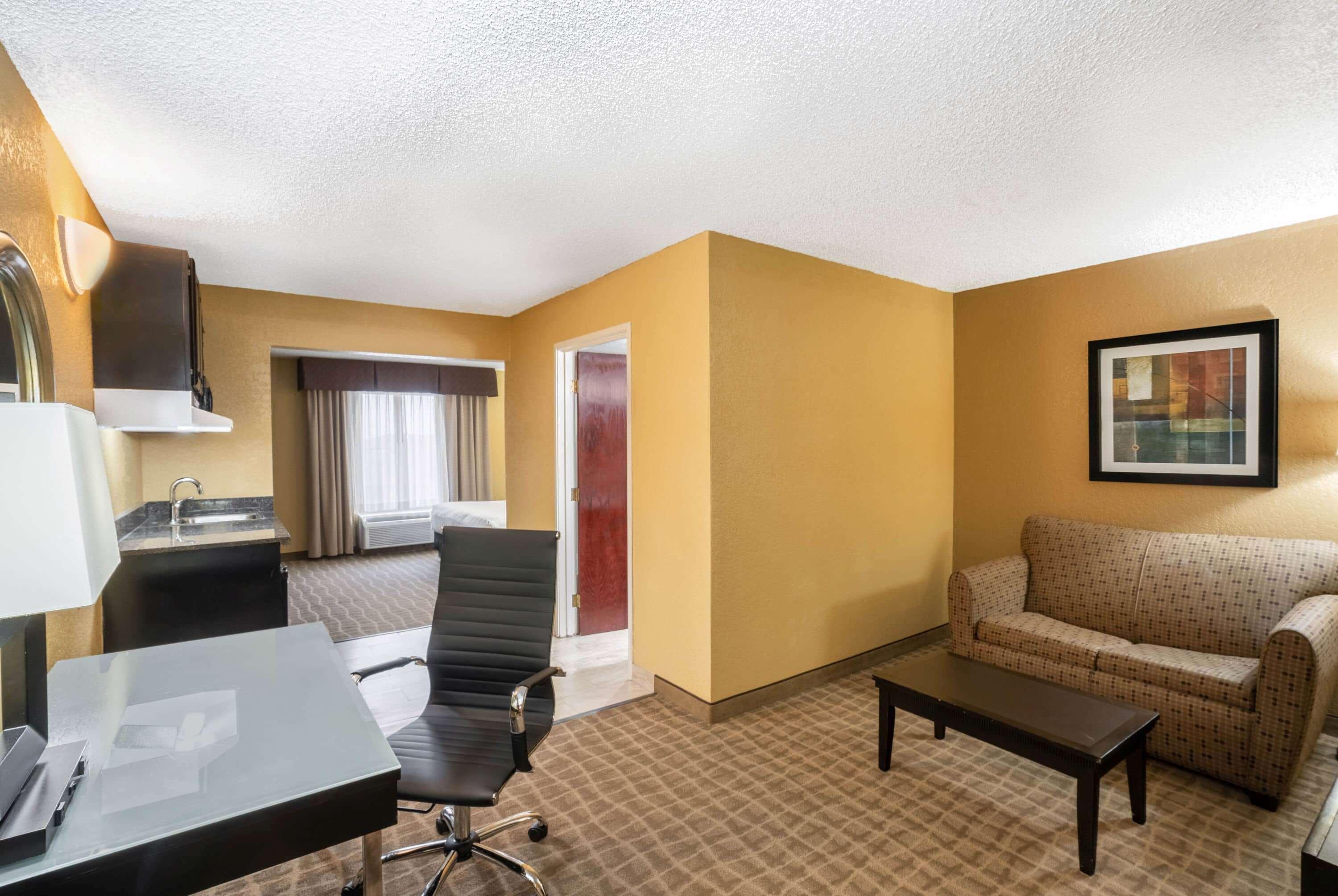 La Quinta By Wyndham Hot Springs Hotel Екстериор снимка
