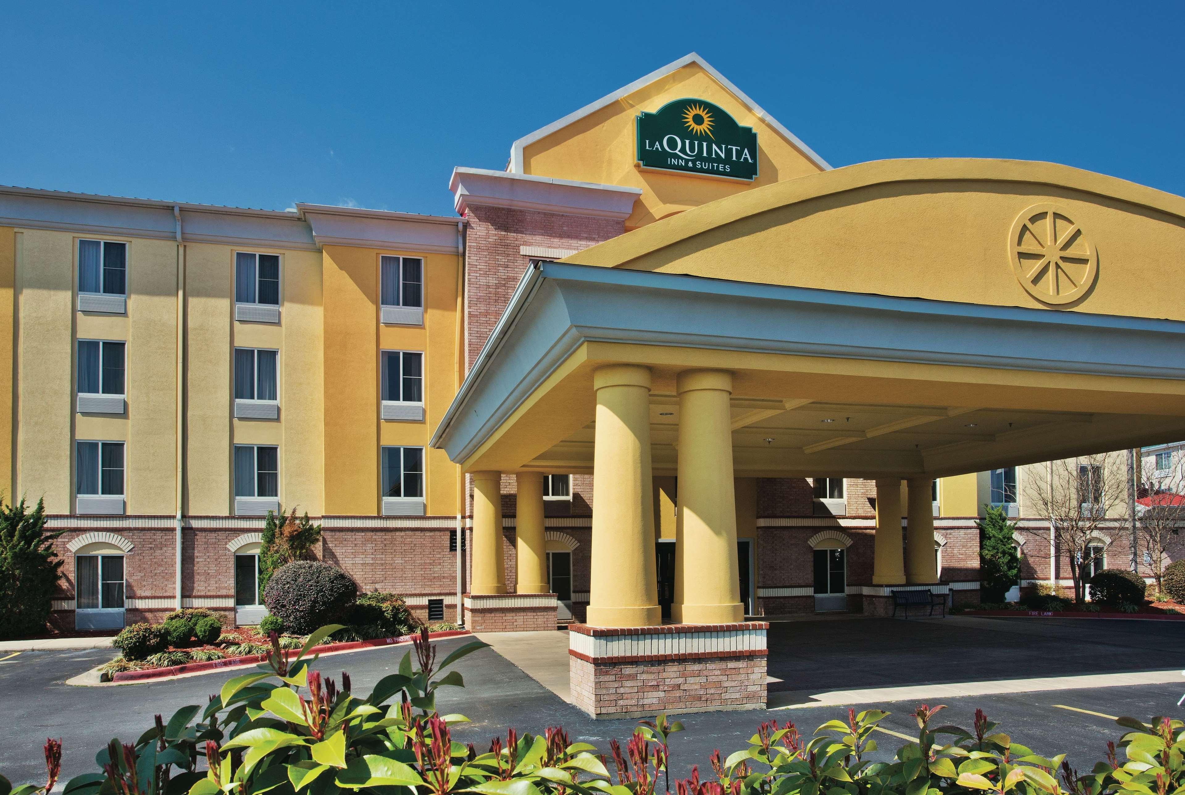 La Quinta By Wyndham Hot Springs Hotel Екстериор снимка