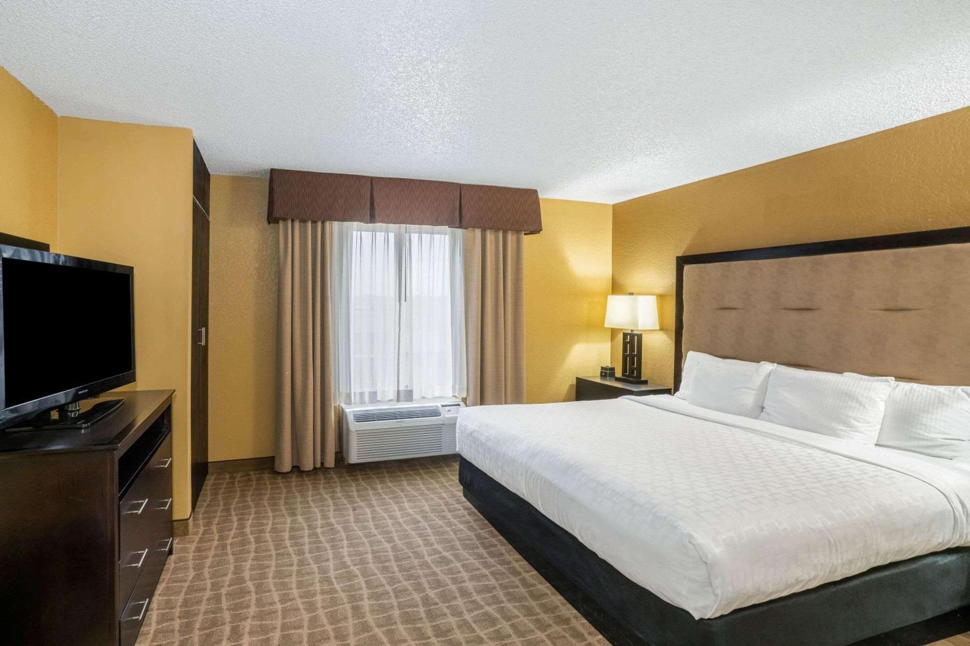 La Quinta By Wyndham Hot Springs Hotel Стая снимка